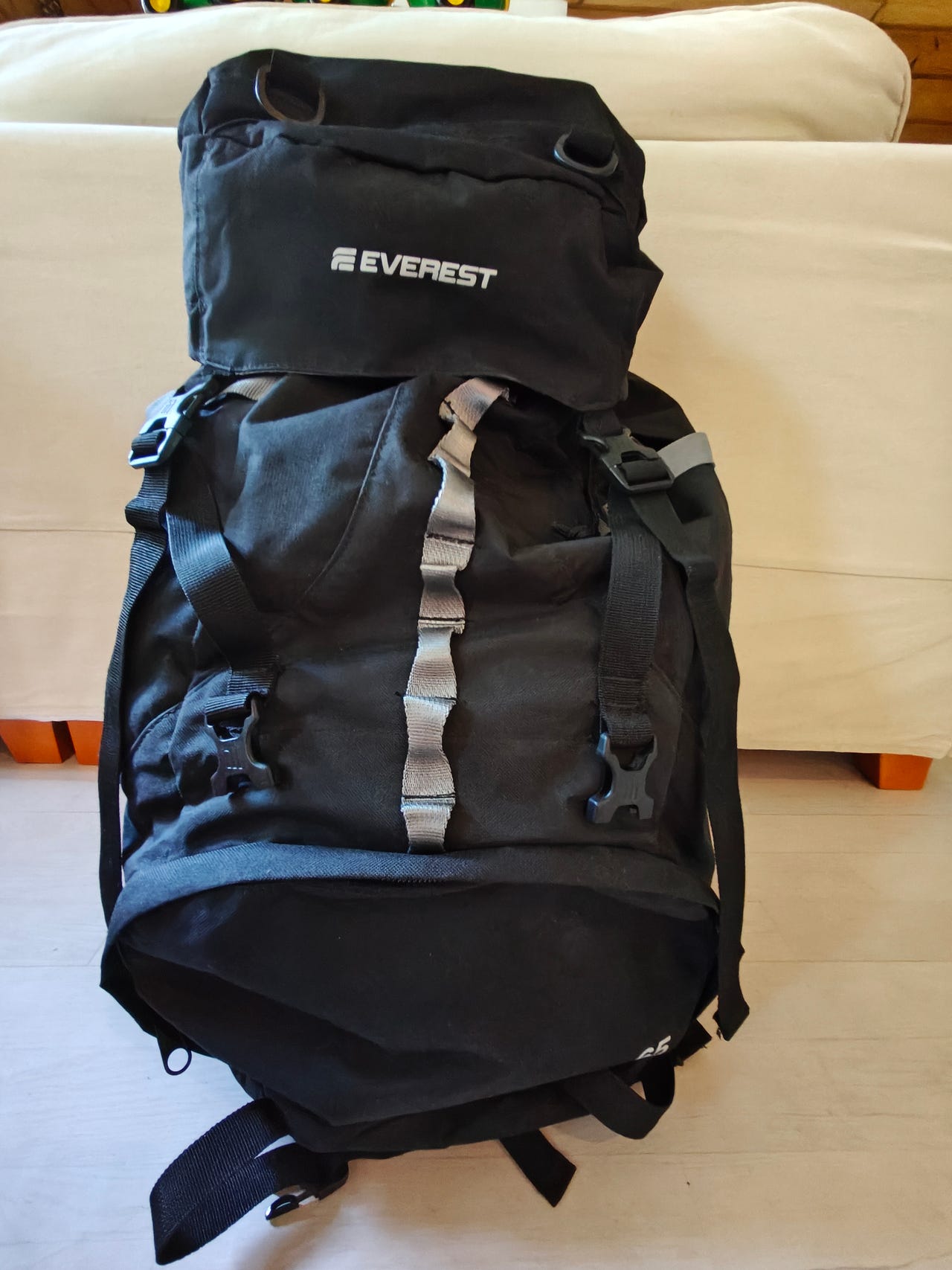 Everest vaellusreppu musta
