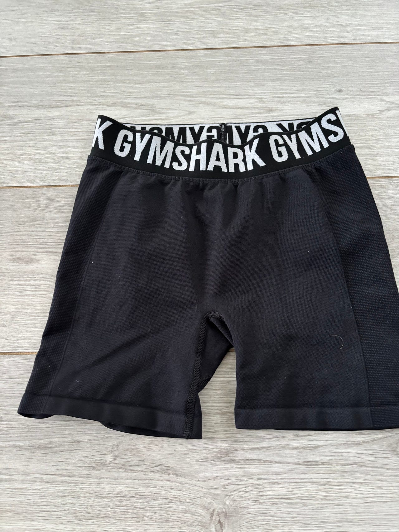 Gymshark treenishortsit S musta