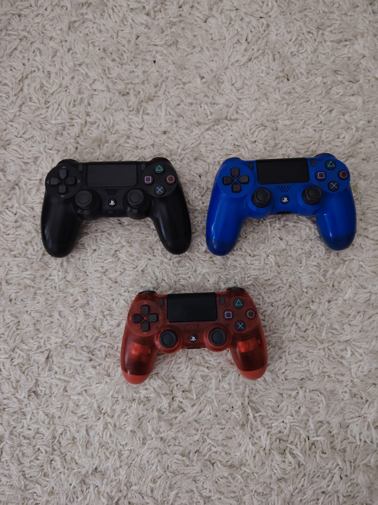 Sony PlayStation 4 DualShock 4 ohjaimia, Musta,Sininen & Punainen