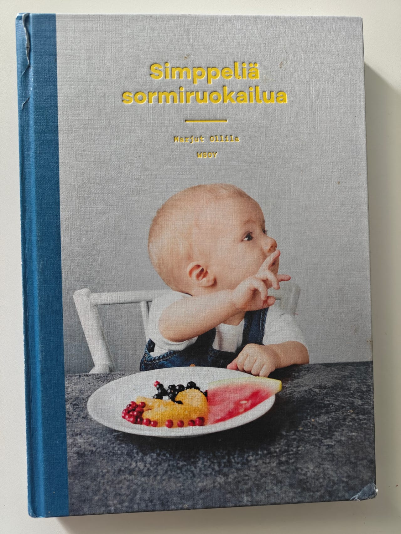 Simppeliä sormiruokailua -kirja vauvoille