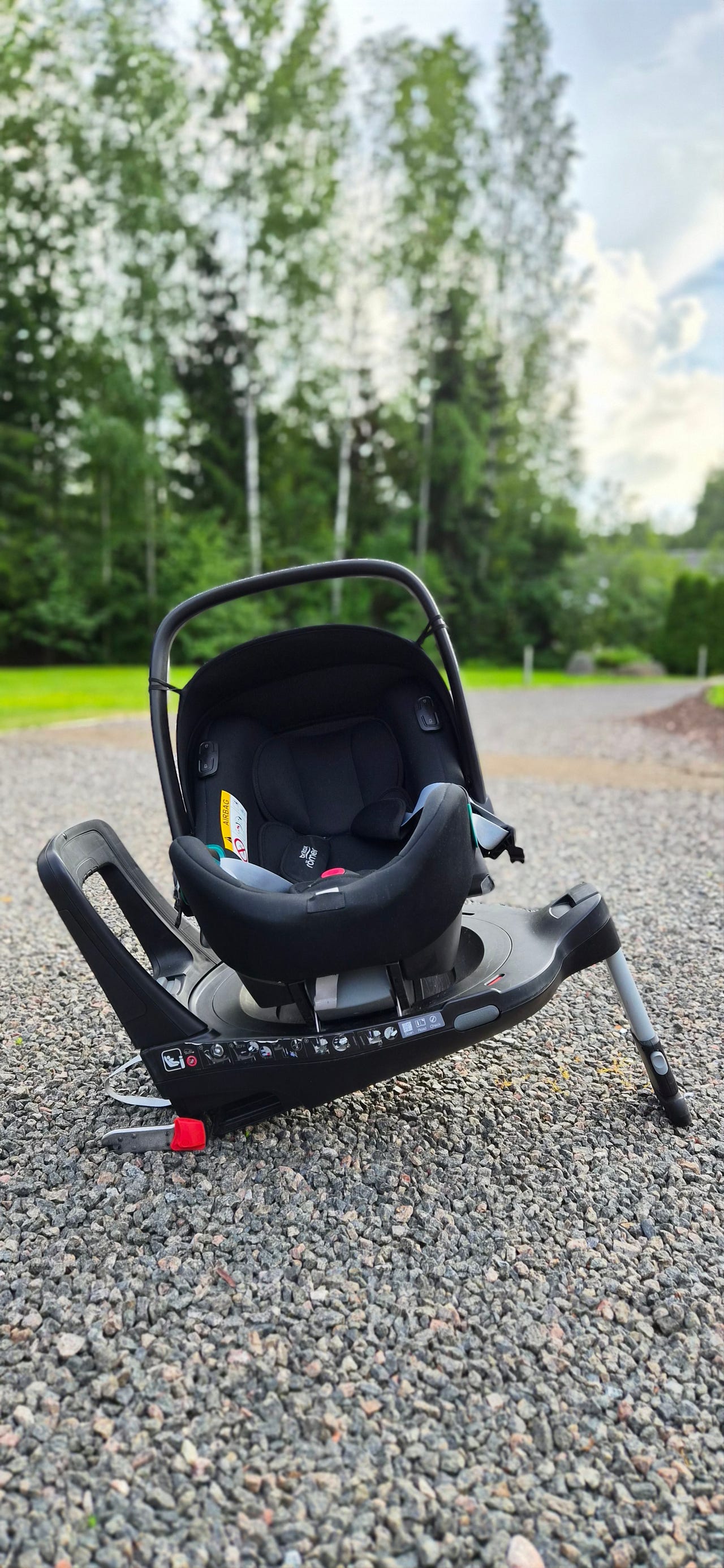 Baby-Safe iSense turvakaukalo ja 360° kääntyvä telakka