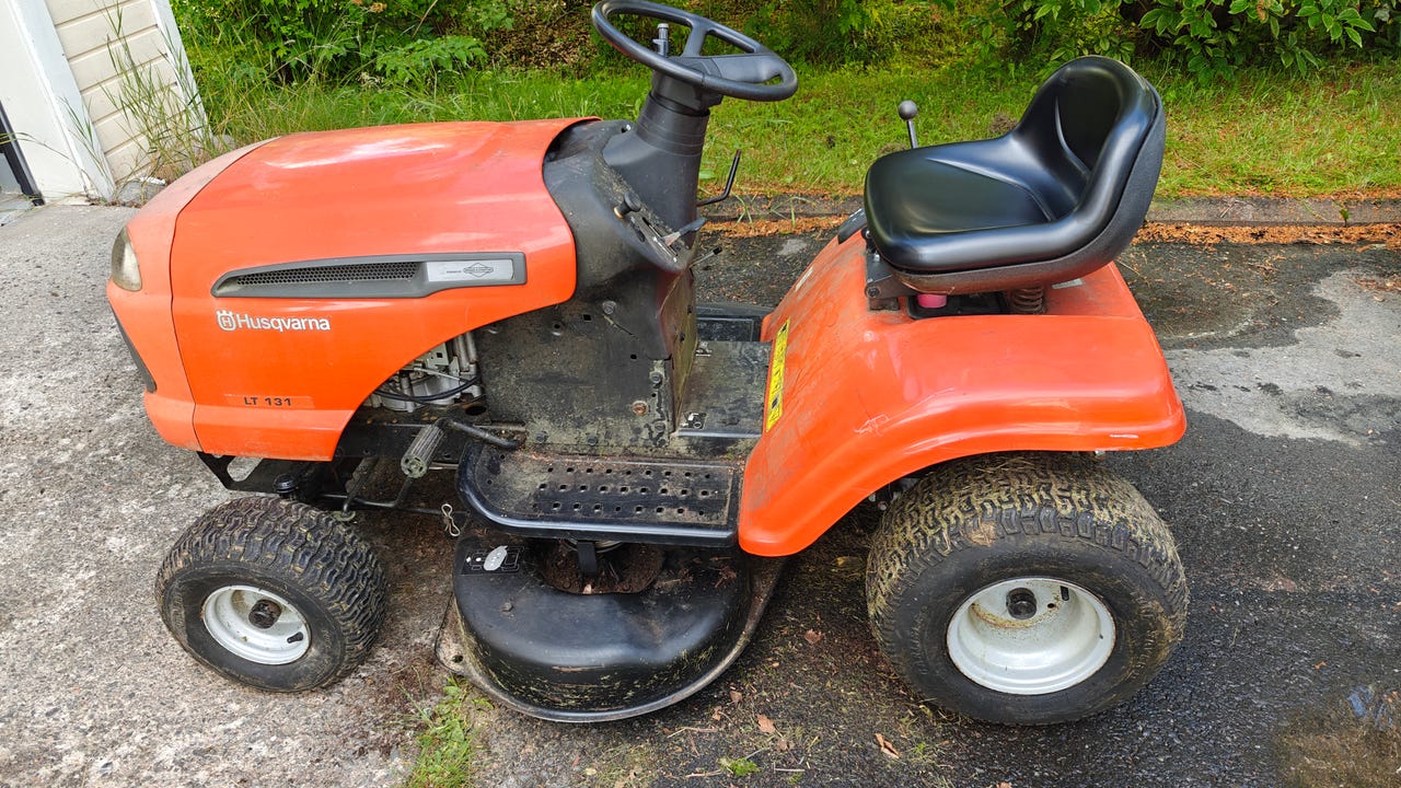 Husqvarna LT 131 ajettava ruohonleikkuri