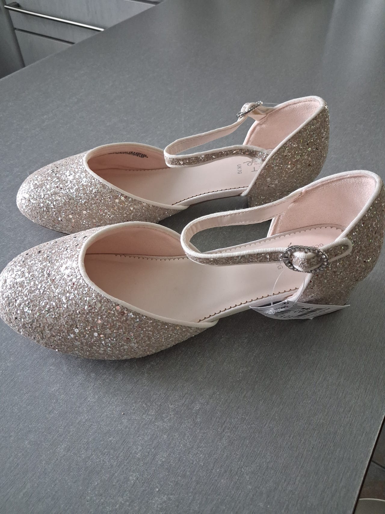 Naisten uudet glitter juhlakengät .