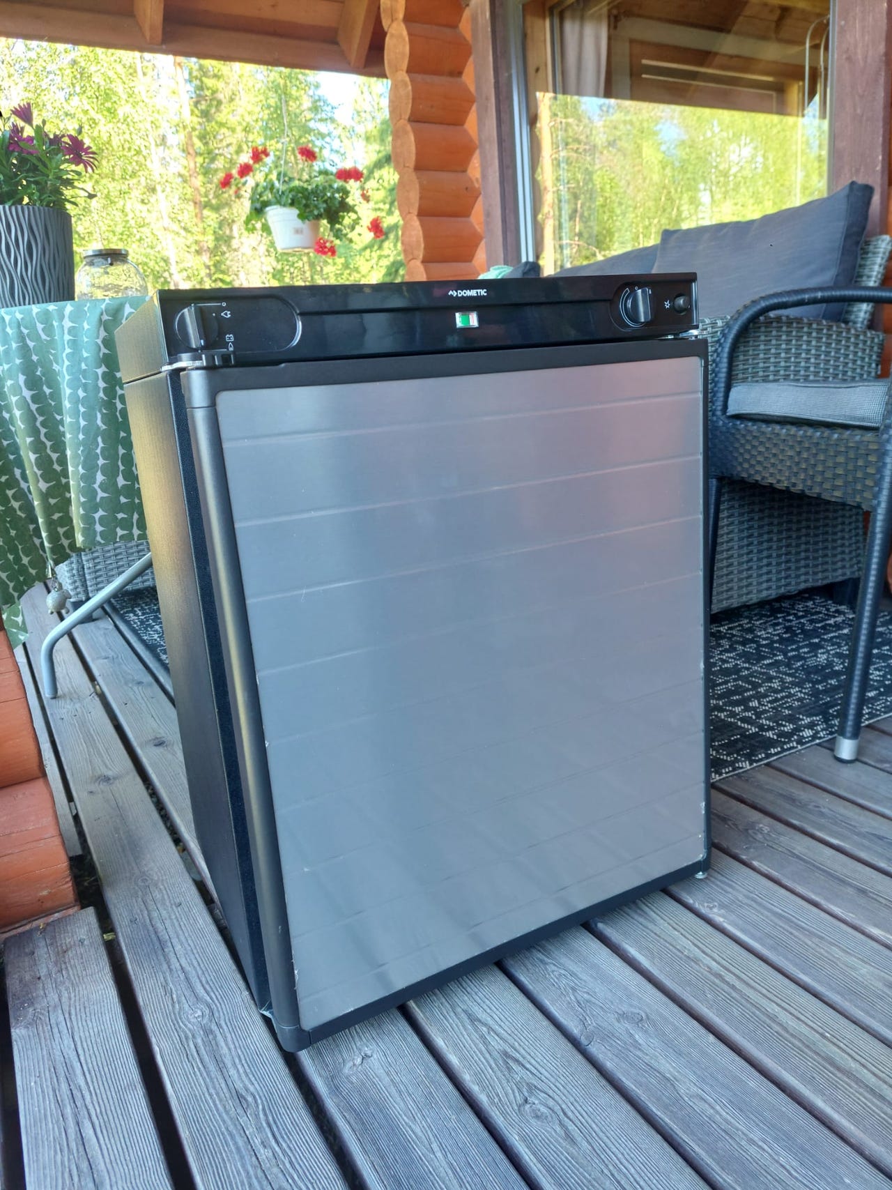 Myydään kaasujääkaappi 60 l