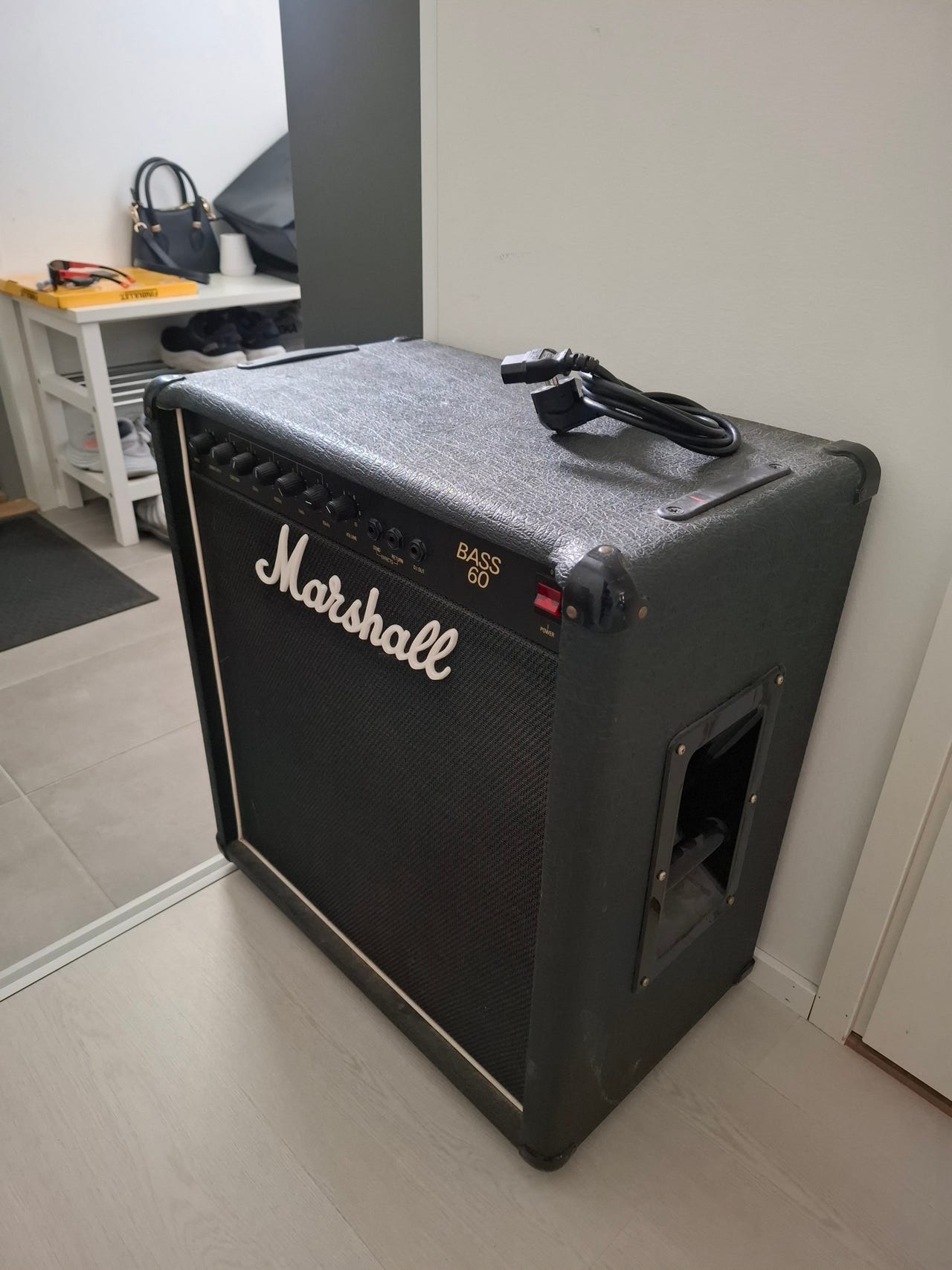 Marshall Bass 60 vintage bassovahvistin | Erittäin siisti ja vähä