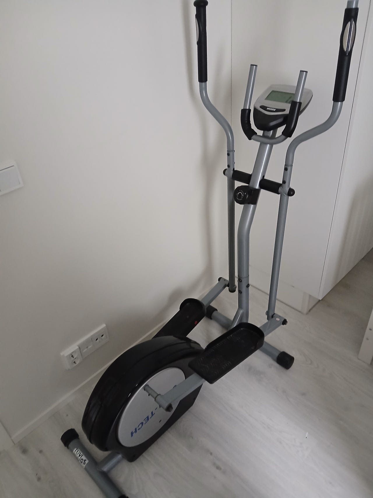 Gym-tech crosstrainer