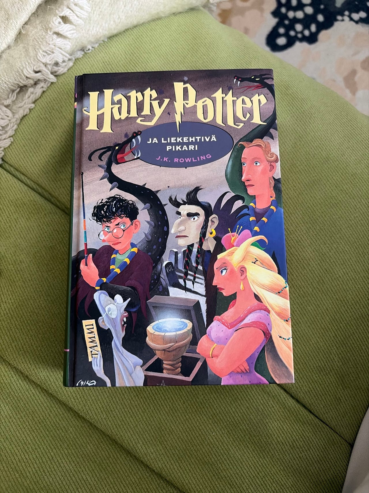 Harry Potter ja liekehtivä pikari kovakantinen kirja suomeksi