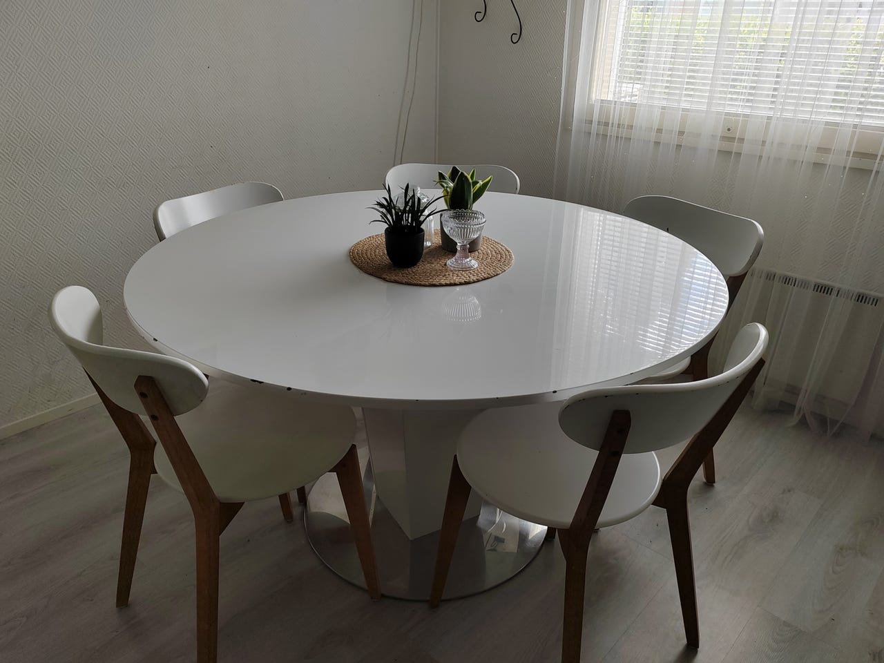 Pyöreä ruokapöytä 135cm