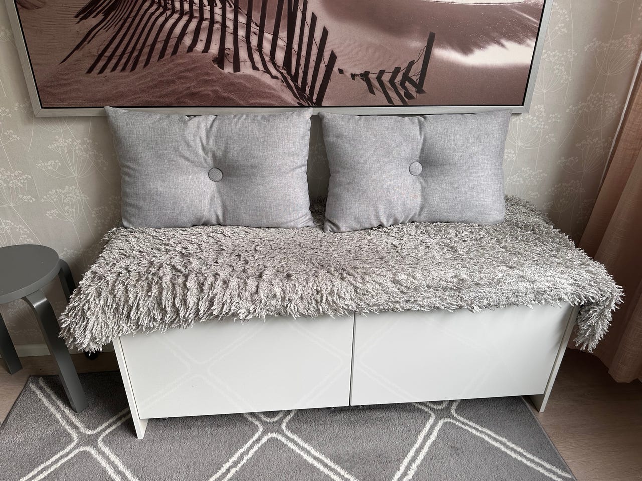 IKEA säilytyskaappi /penkki valkoinen mustalla kannella