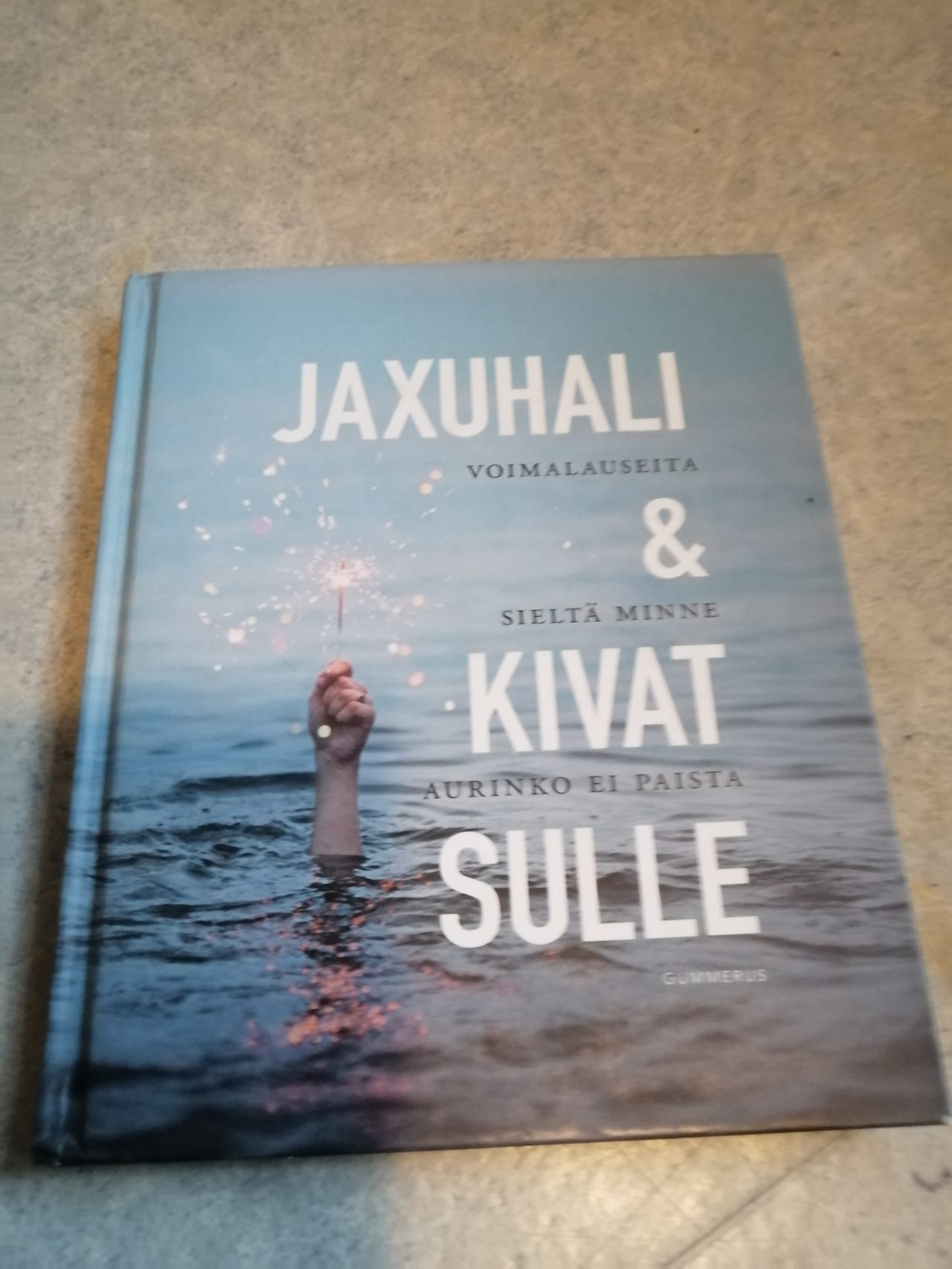Myytävänä sarkastinen voimalausekirja Jaxuhali Ja Kivat Sulle