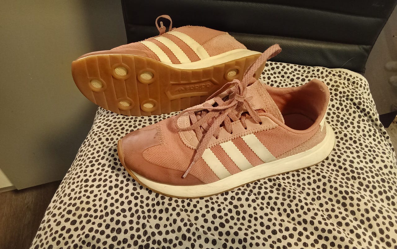 Naisten pinkit Adidas kenkkarit. Koko 38,5