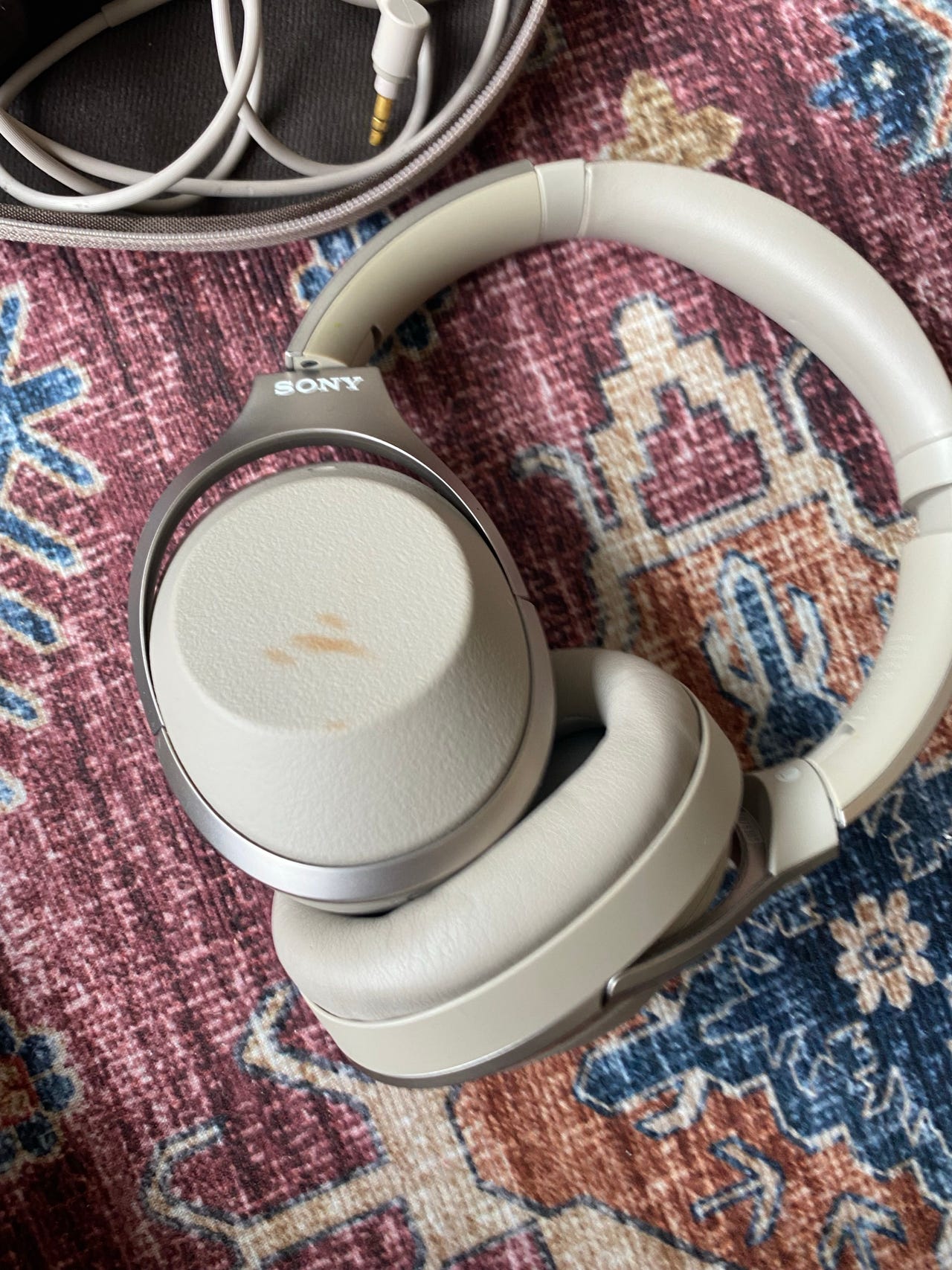 Sony langattomat over-ear kuulokkeet vaaleat