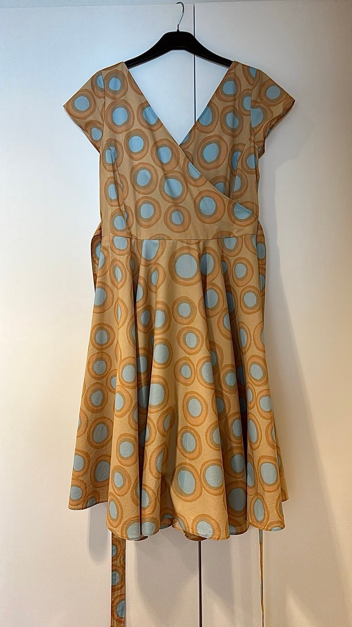 MARIMEKKO / MIKA PIIRAINEN beige kesämekko (40)
