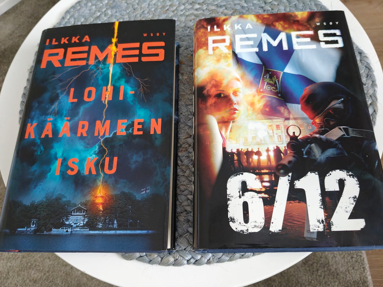 Ilkka Remes kirjat Lohi käärmeen isku ja 6/12