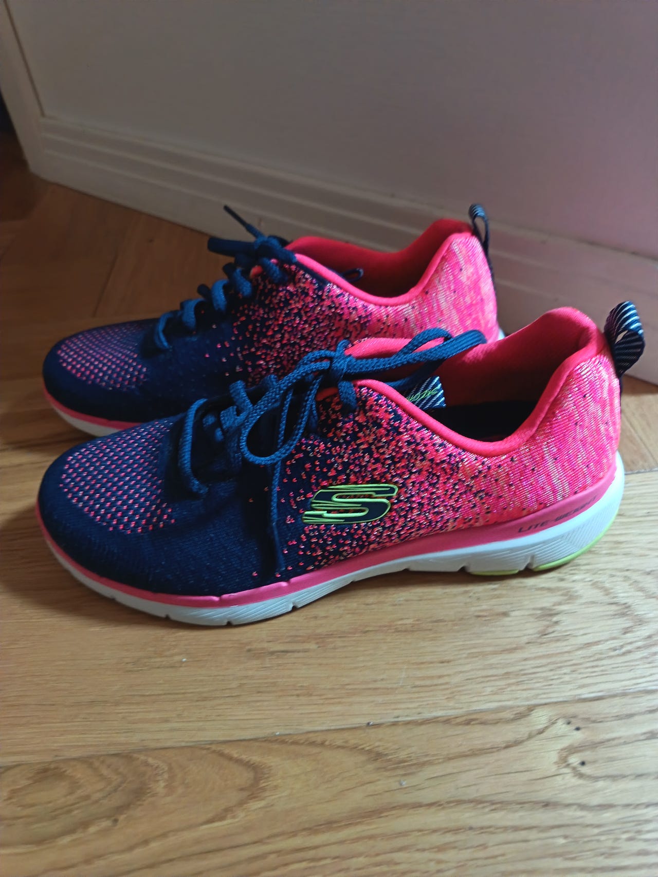 Skechers lenkkarit 37,5