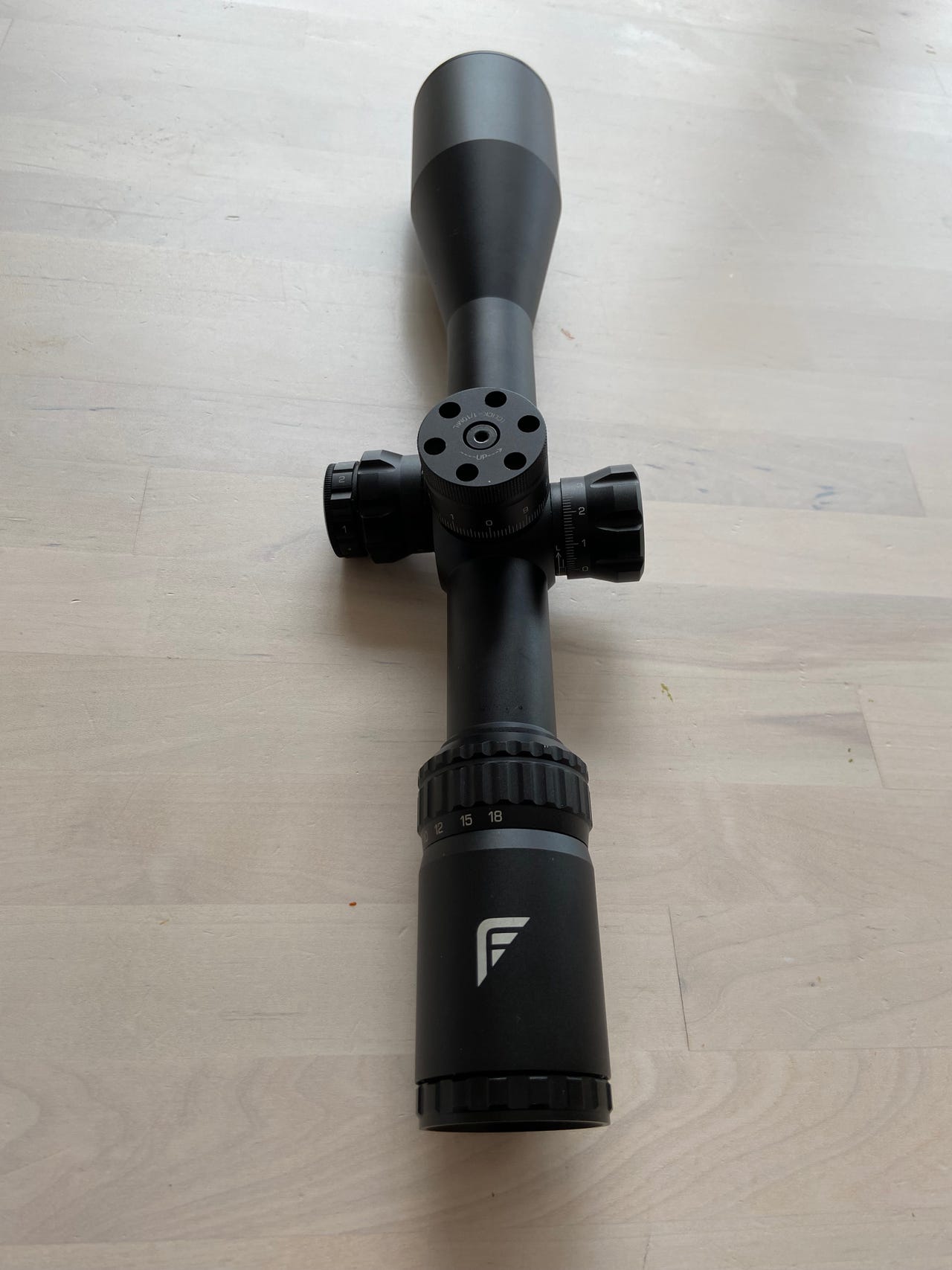 Falcon s18i 3-18x50 FFP Mrad -kiikaritähtäin