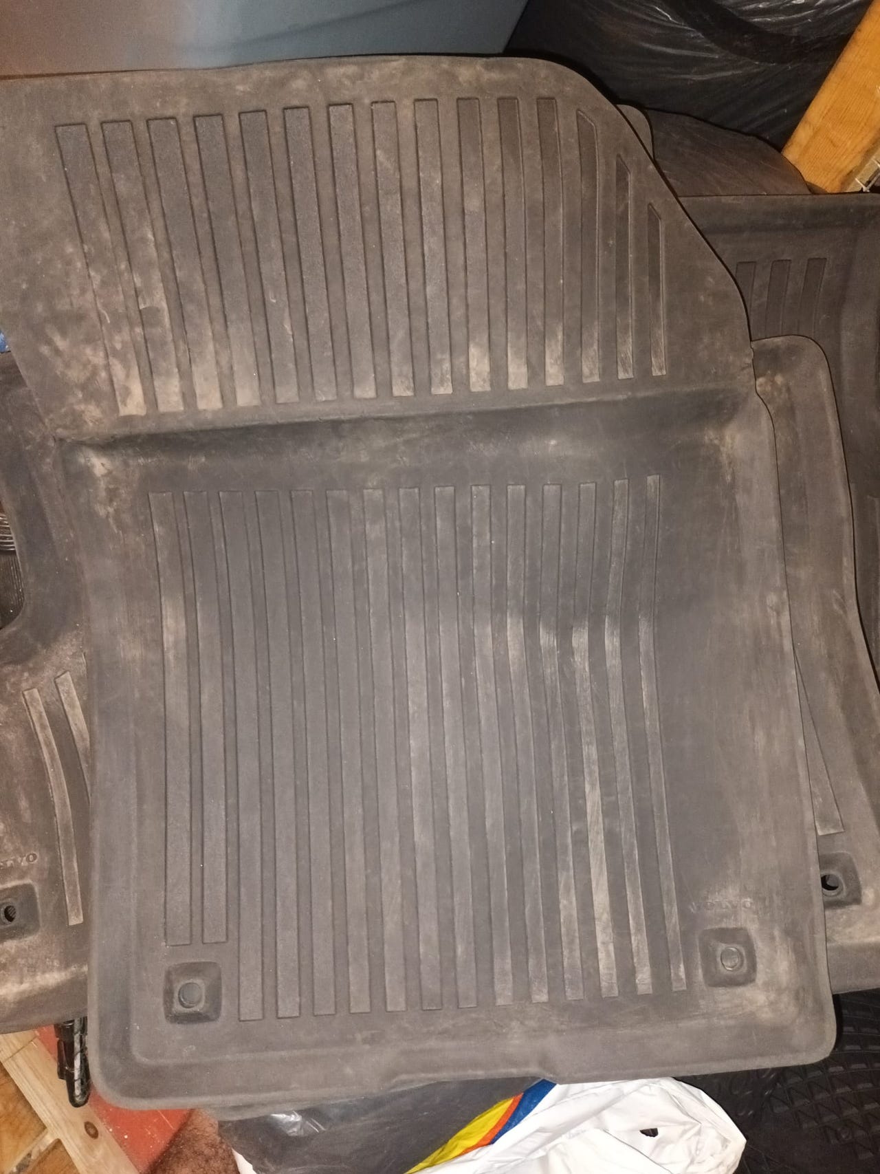 volvon Kumiset auton lattiamatot