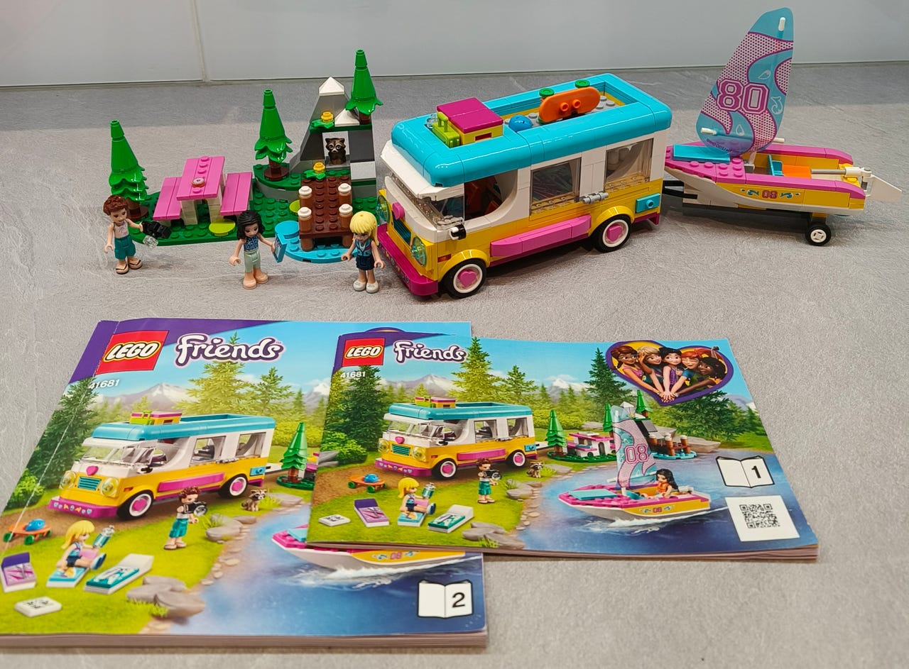 LEGO Friends metsäretki asuntoautolla ja purjeveneillen 41681