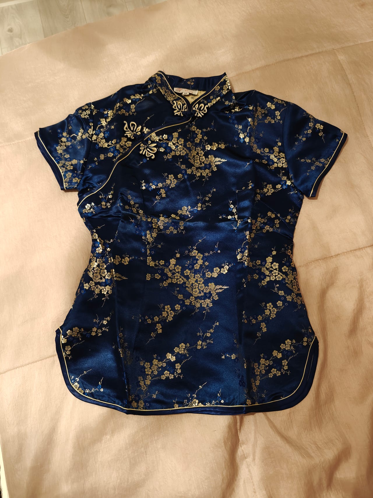 Aasialaistyylinen cheongsam/qipao -silkkipaita