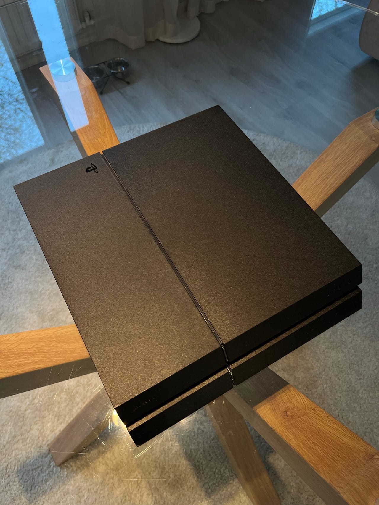 Sony PlayStation 4 pelikonsoli musta