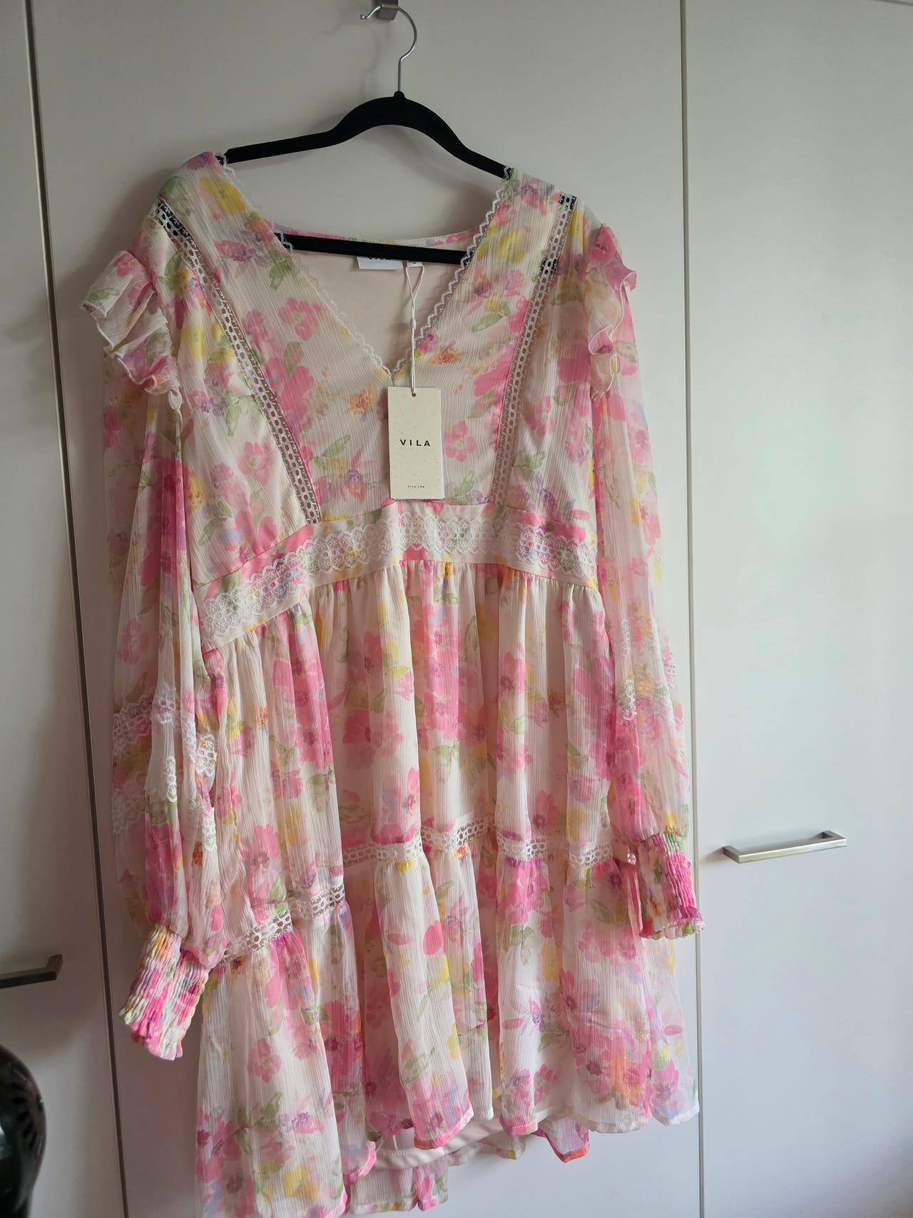 Vila uusi käyttämätön mekko koko 44 kirjava