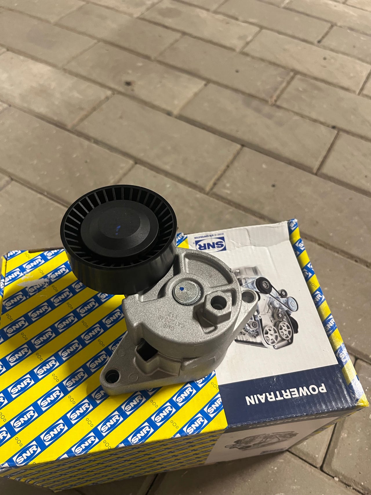 BMW E39 Hihnakiristin ilmastoinnin hihnalle