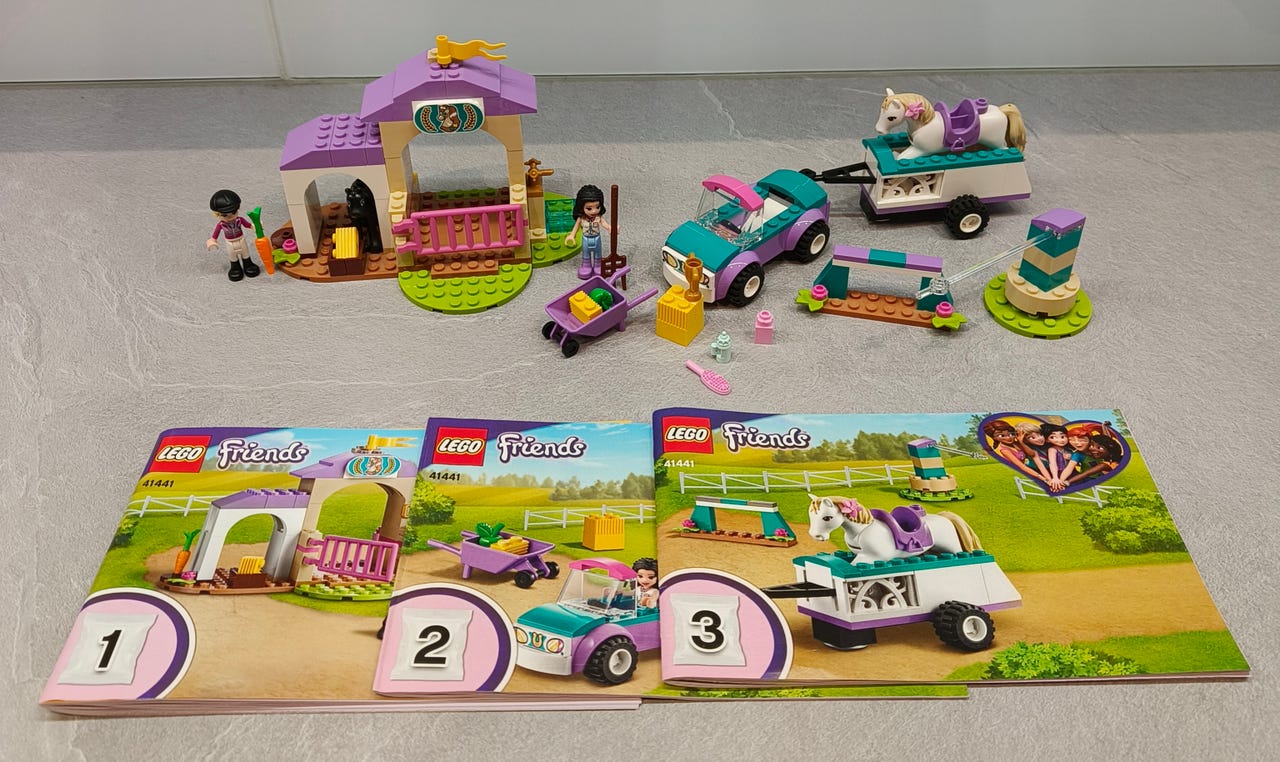 LEGO Friends ratsastusvalmennus ja traileri 41441