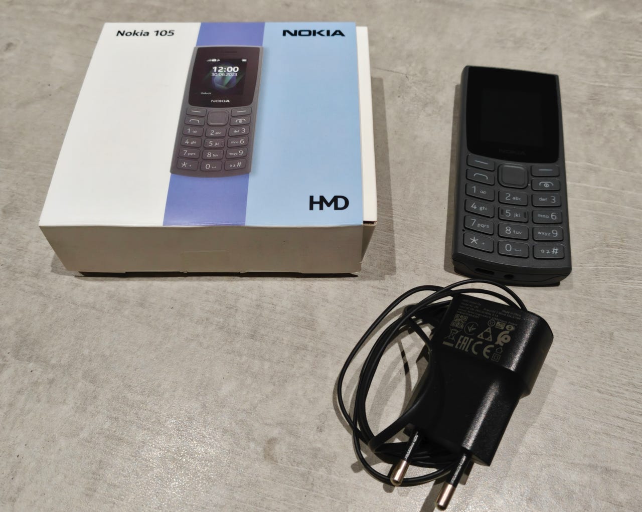 Myydään Nokia 105 näppäinpuhelin