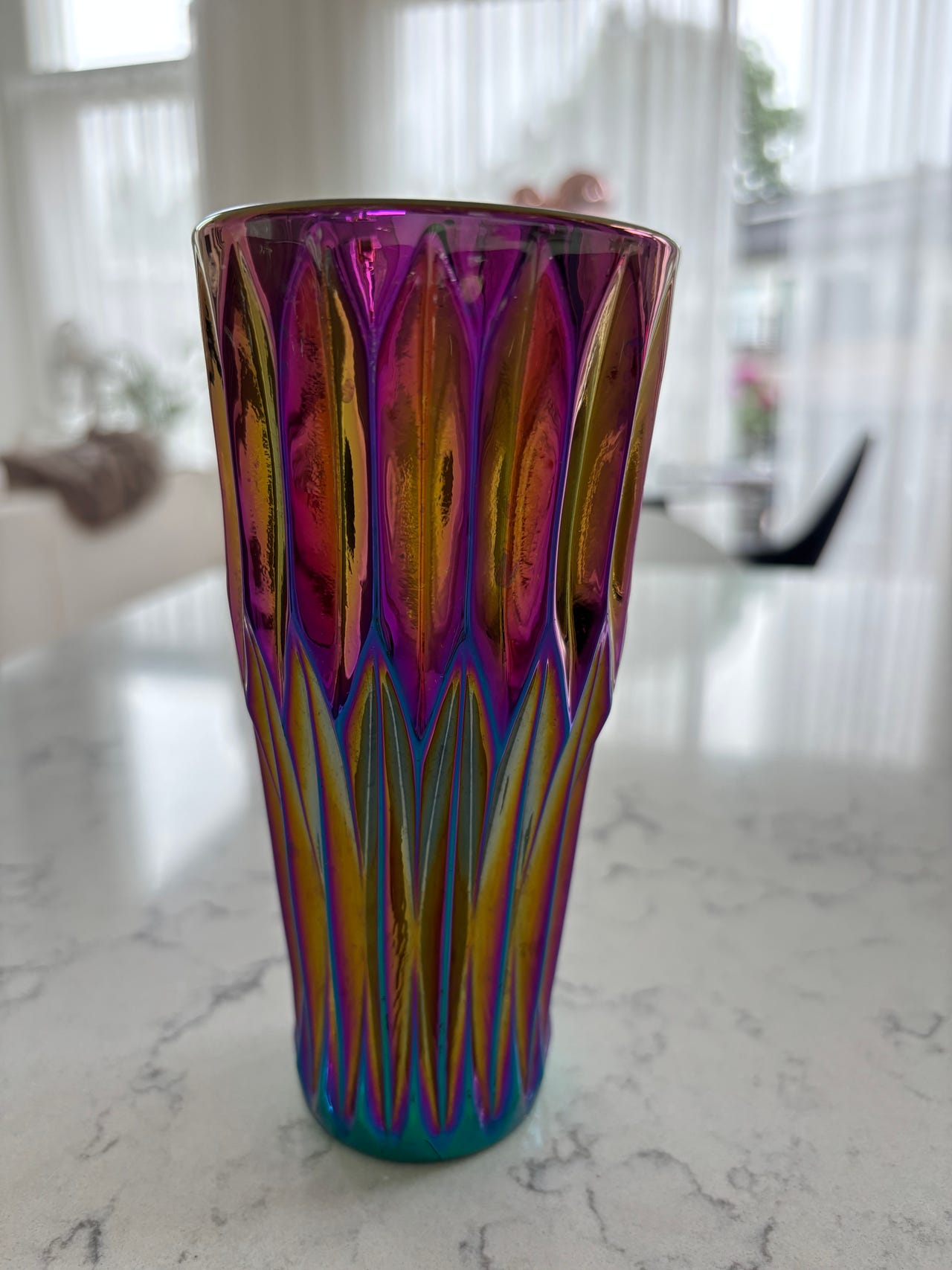 Monivärinen lasimaljakko noin 17 cm