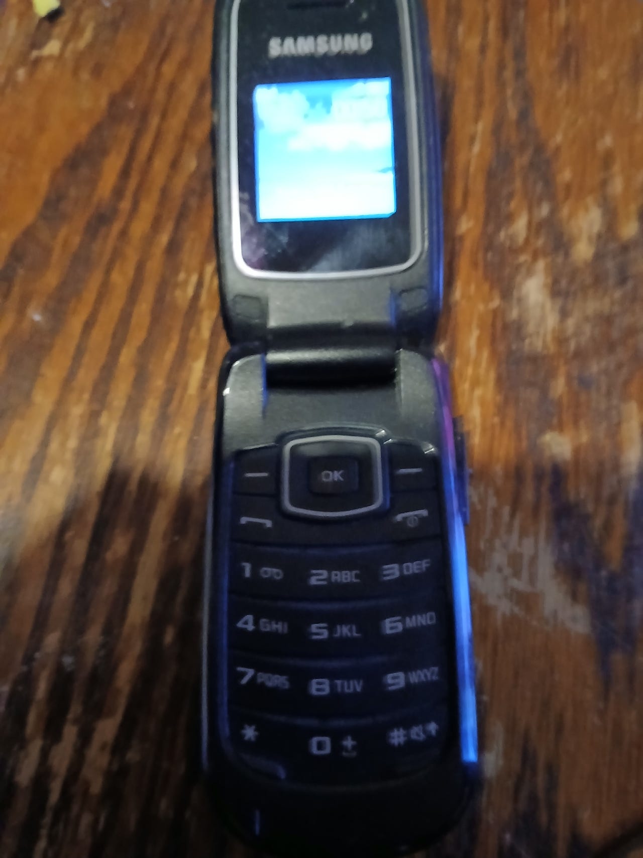 Toimiva Samsung GT-e1150 simpukkapuhelin.