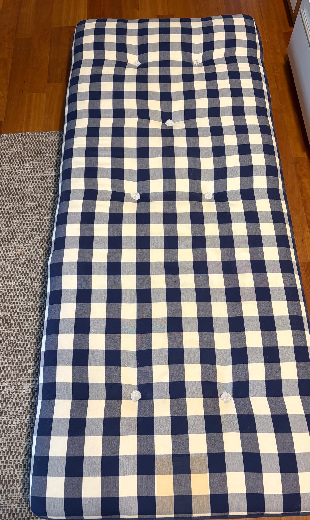 2 kpl Hästensin patjoja 90x210cm
