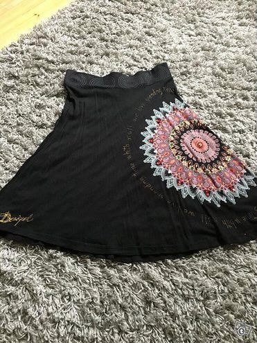 Desigual merkkinen a-linjainen hame kokoa S