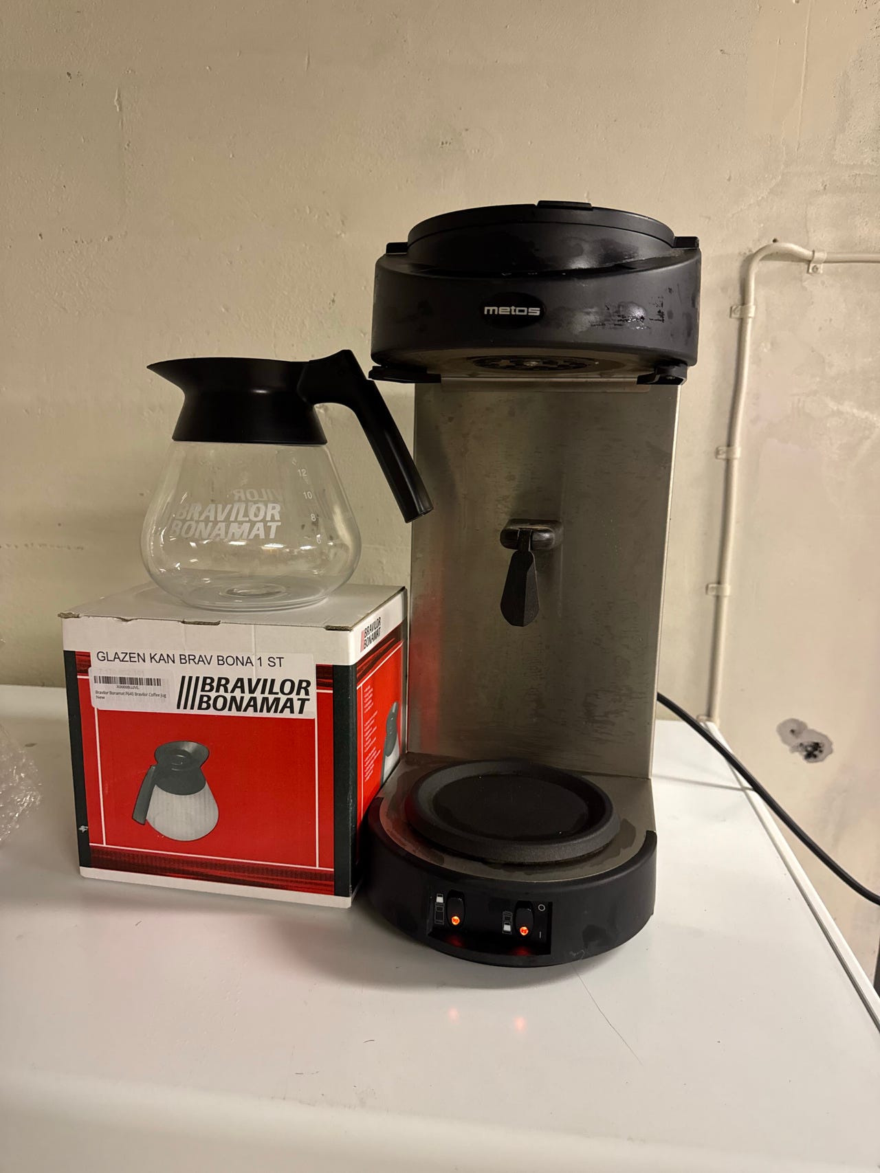 Metos M100 kahvinkeitin kolmella lasikannuilla