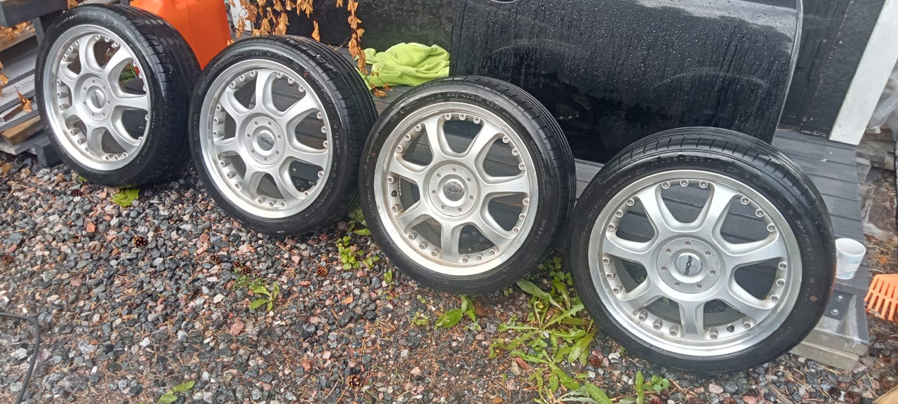 Kesärenkaat 18 tuumaa
