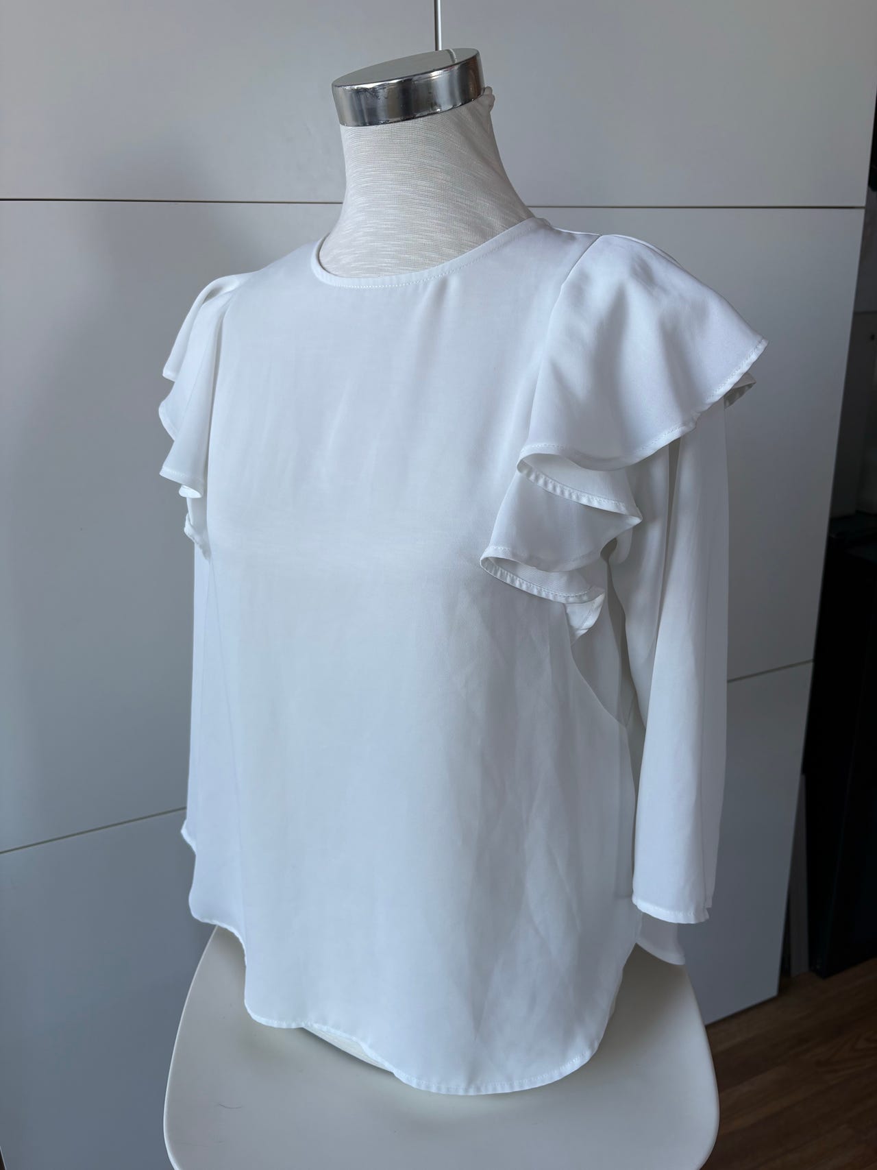 Gina Tricot pusero koko 36 valkoinen