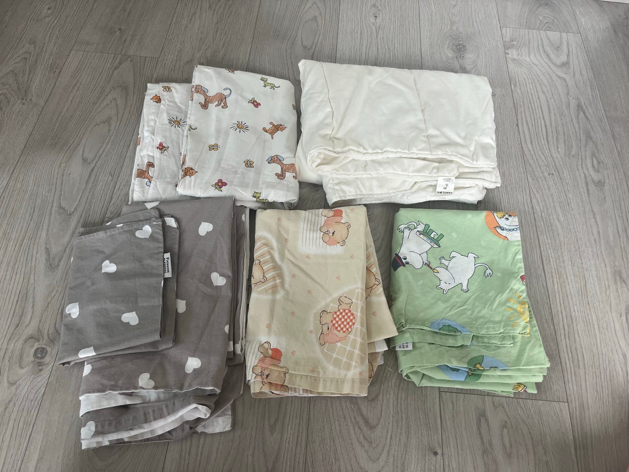 Familon peitto 69 cm x 113 cm + pussilakanat