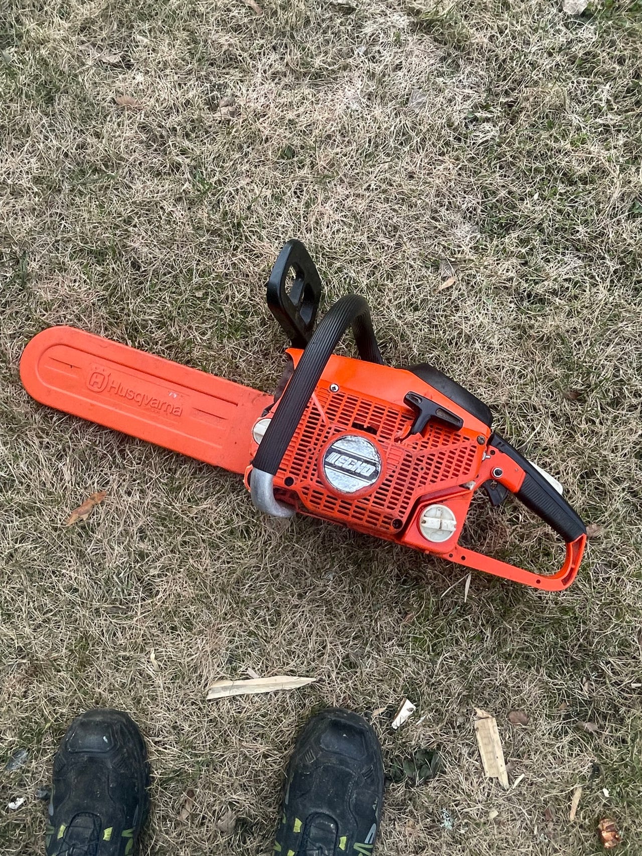 Husqvarna moottorisaha oranssi