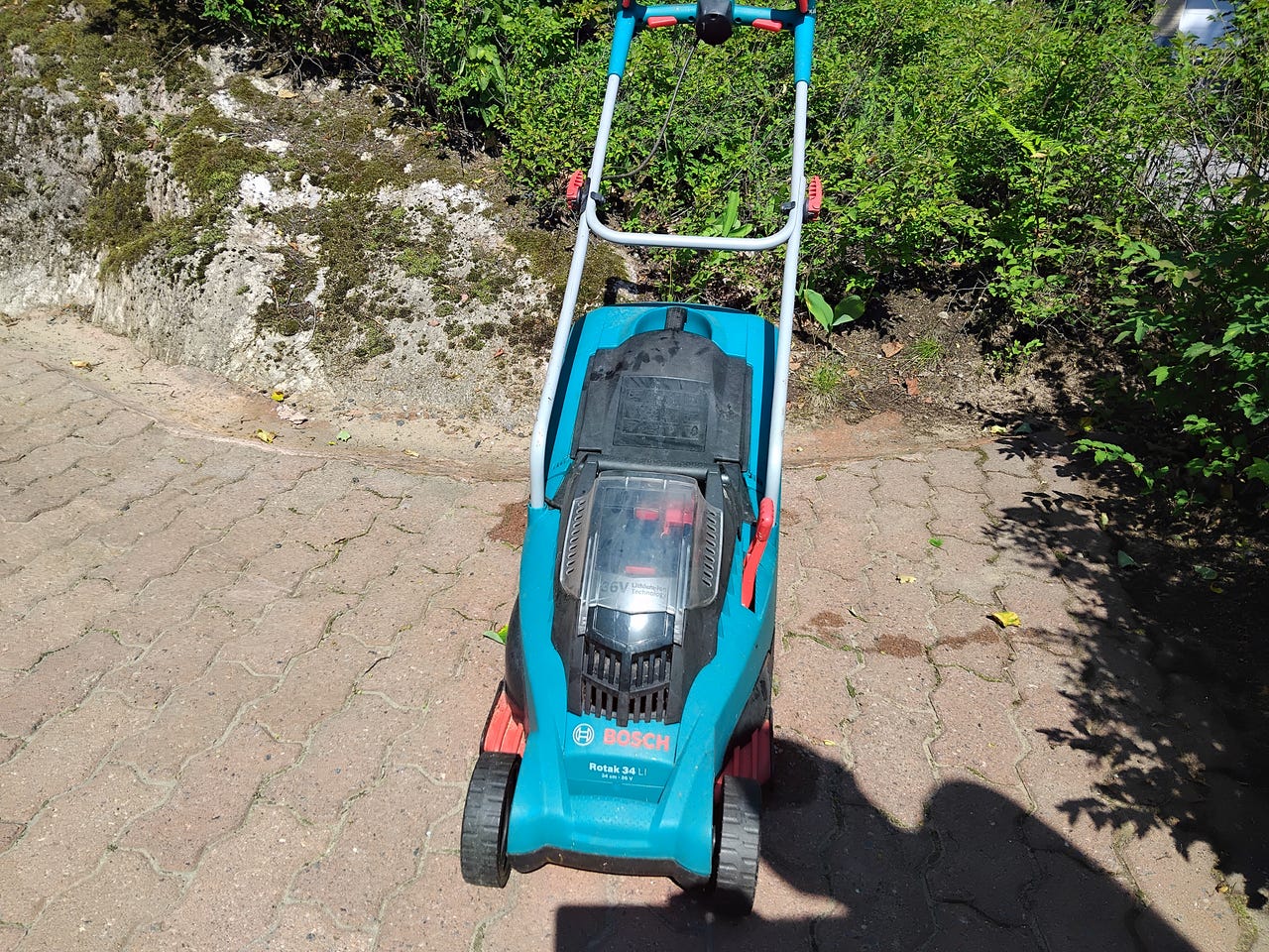 Bosch 34 Li akkukäyttöinen ruohonleikkuri