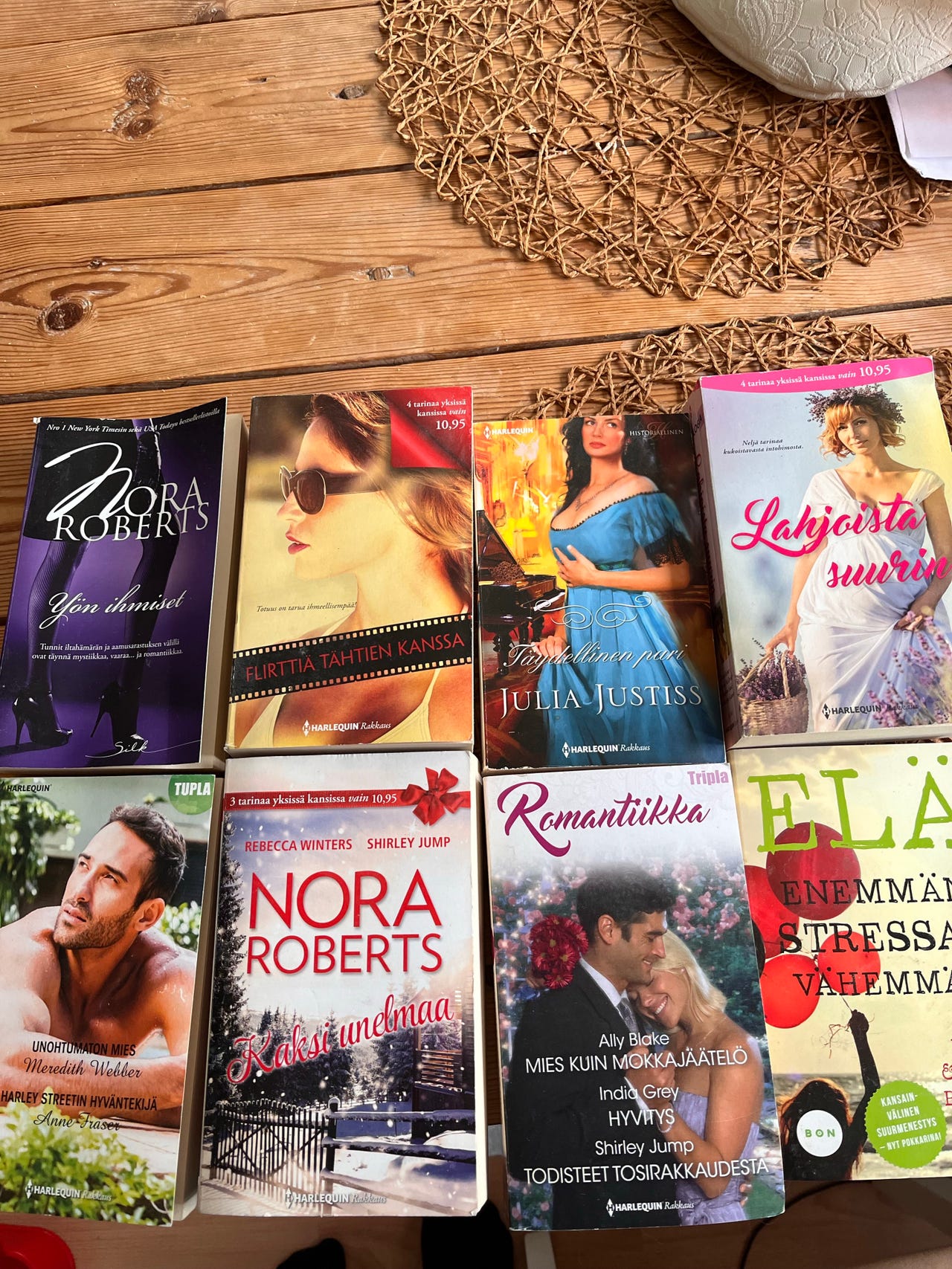 Nora Roberts romaanipaketti