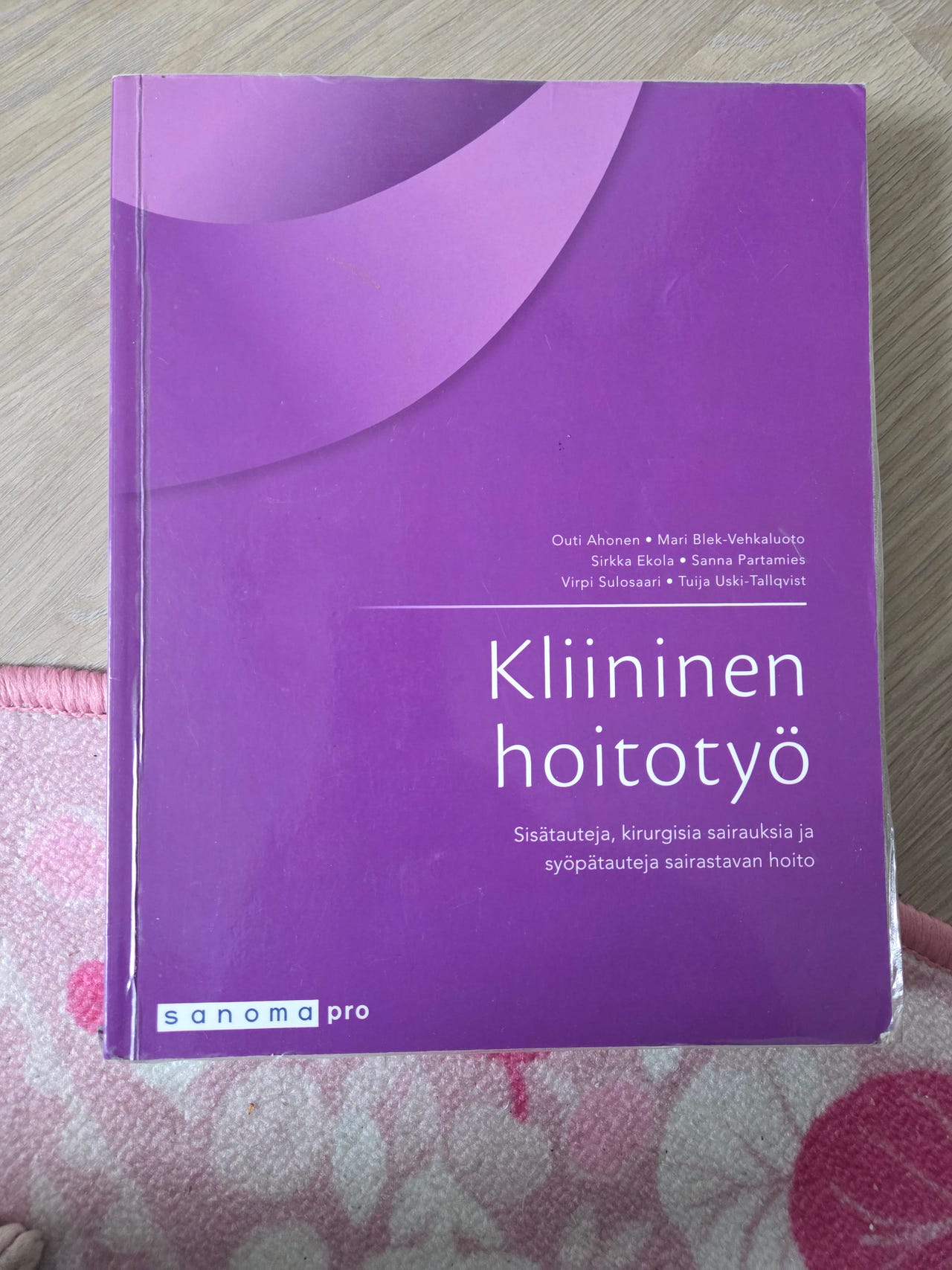 Kliininen hoitotyö - lääketieteen ja terveydenhoidon oppikirja