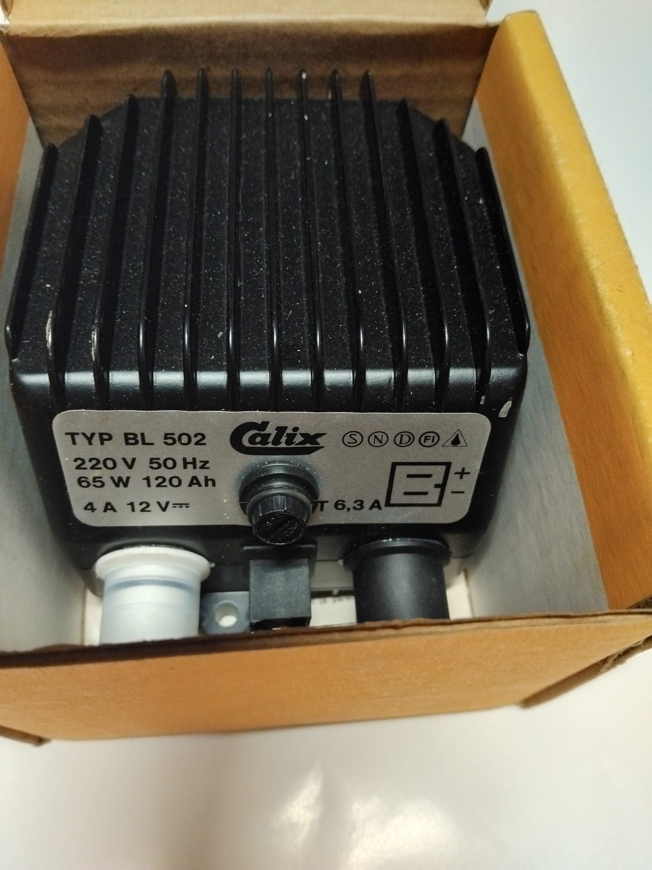 Vintage Akkulaturi