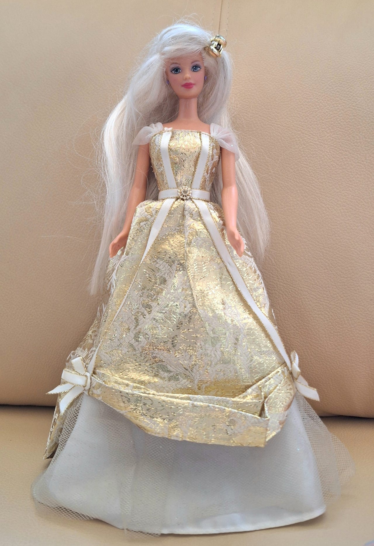 Barbie Fashion kultamekko