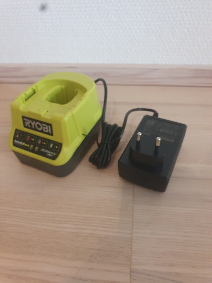 Ryobi ONE+ laturi RC18120