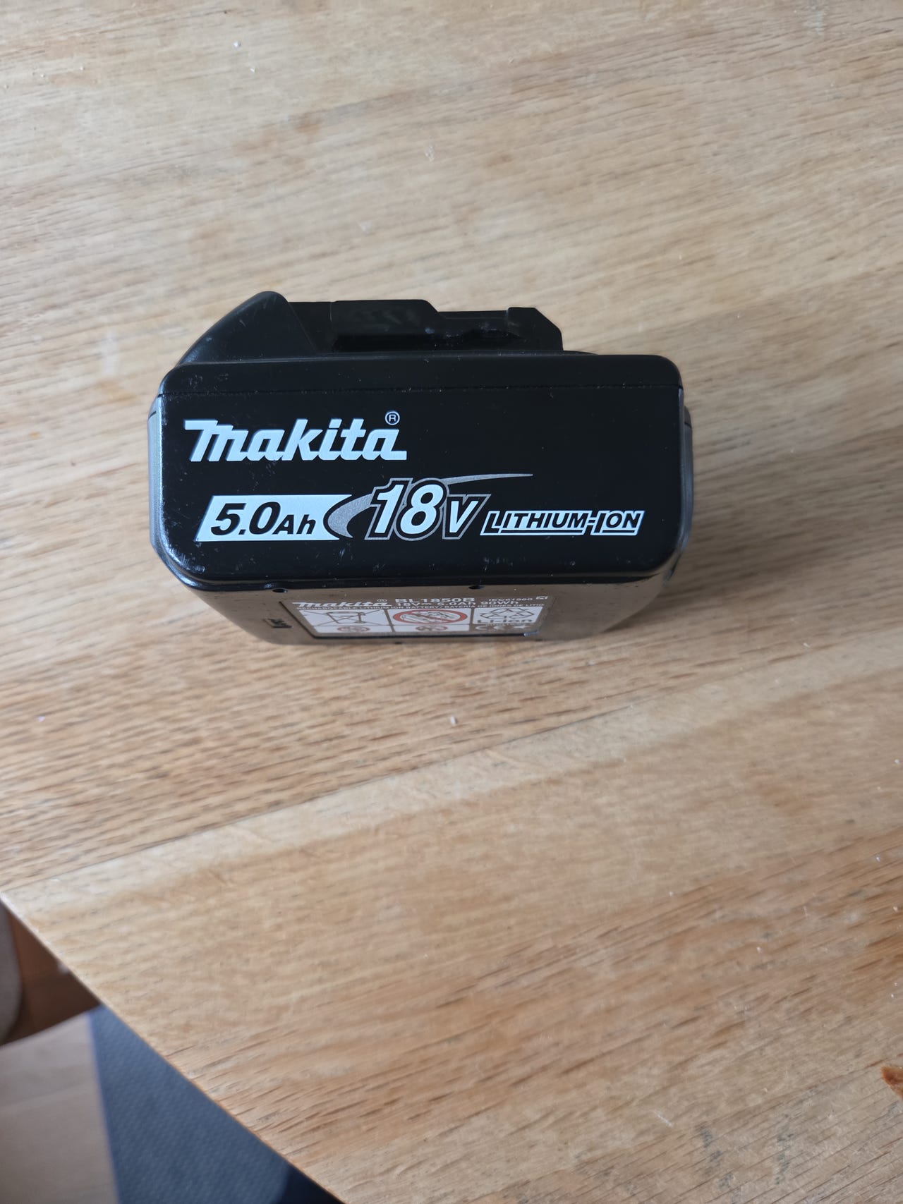 Makita 5ah 18v akku viallinen
