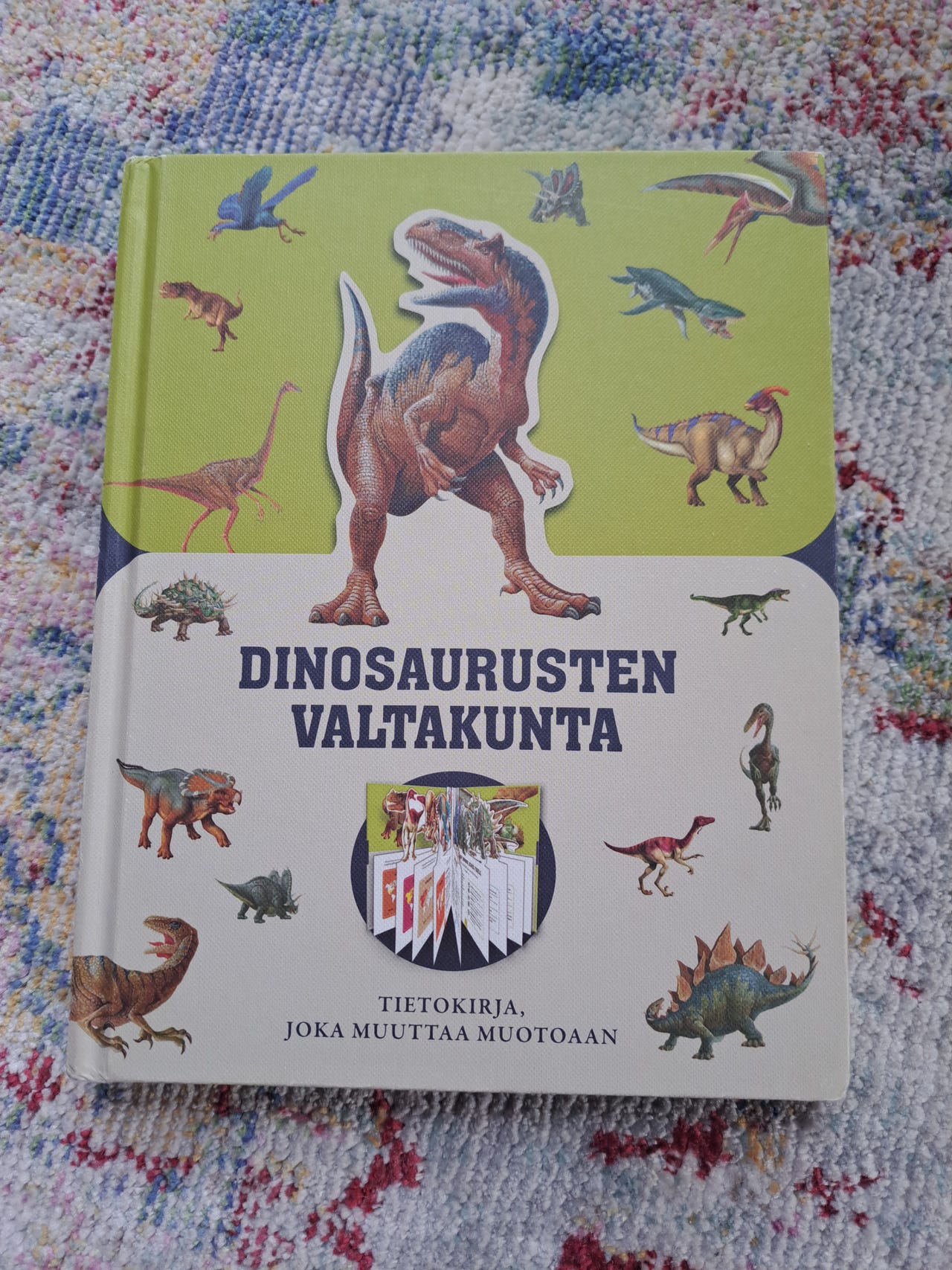 Dinosaurusten valtakunta - tietokirja lapsille