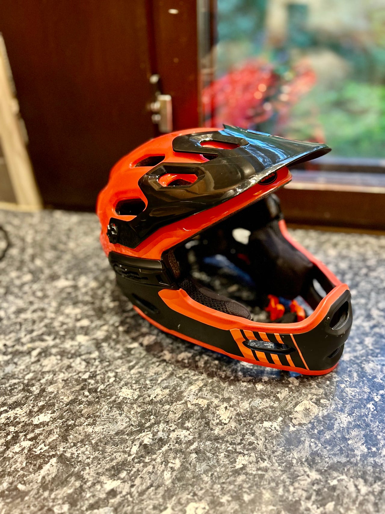 Bell Super 2r full-face kypärä