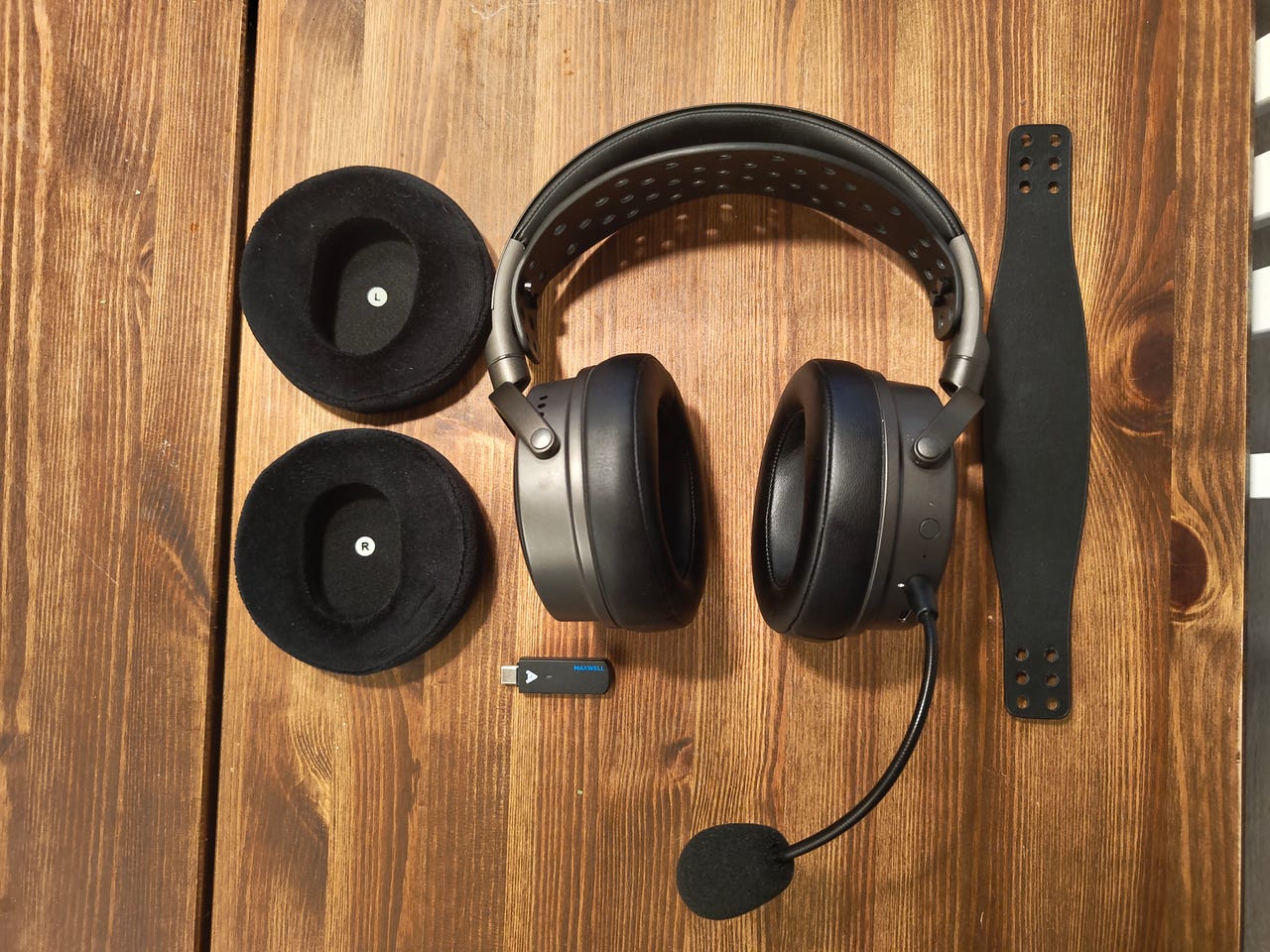 Audeze Maxwell PC/PS5 headset + Wicked Cushions + Headband