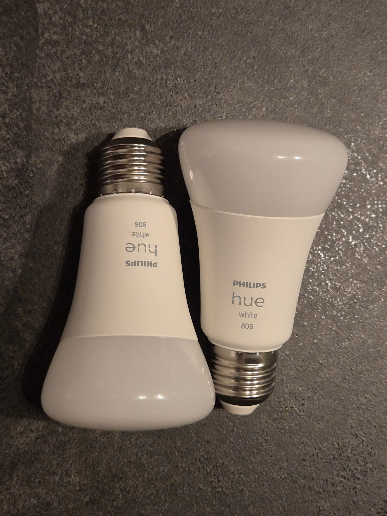 2 kpl Philips Hue White A60 E27 806 lm -älylamppuja