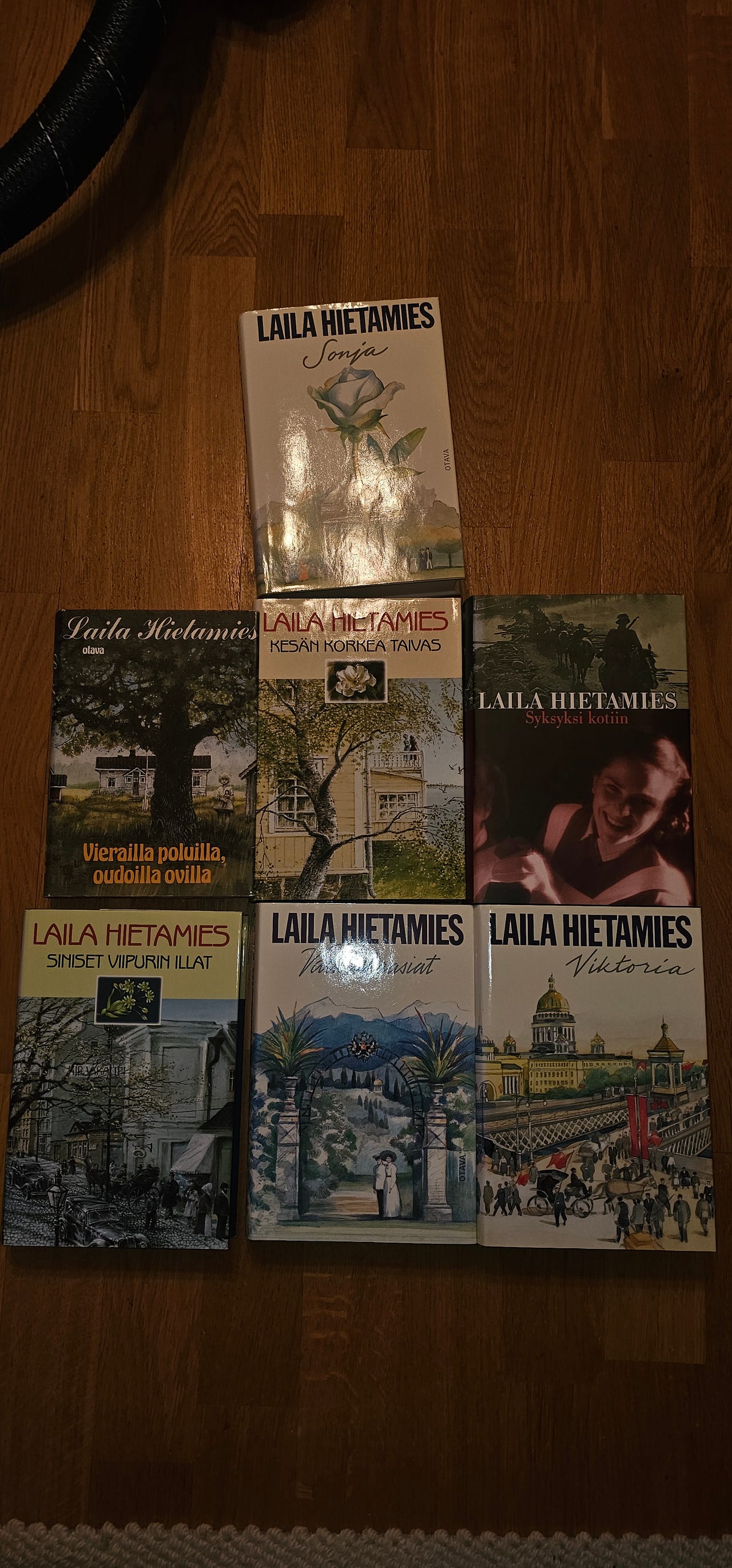 Laila Hietamies romaanipaketti 7 kirjaa