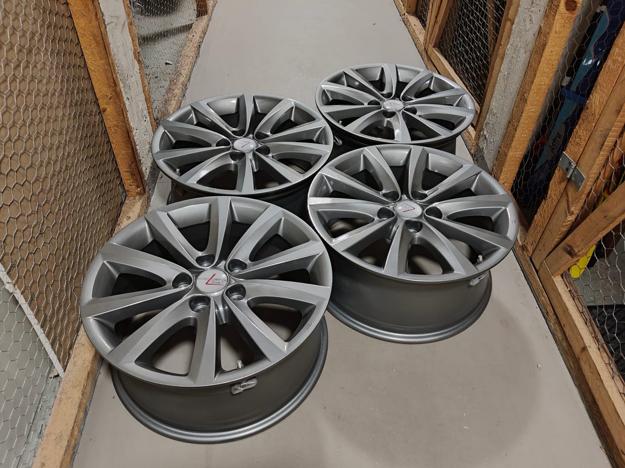 OEM Hyundai 5x114,3 17x7,5 ET46 kr. 67,1 alumiinivanteet
